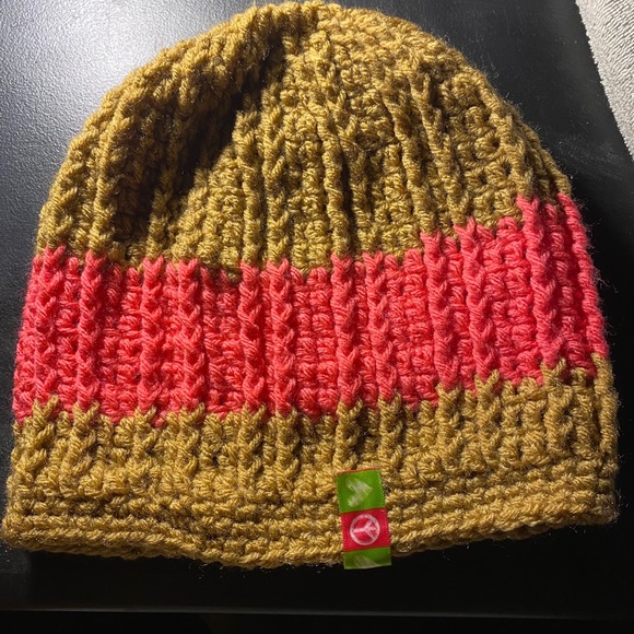 Crochet hat - Picture 1 of 3